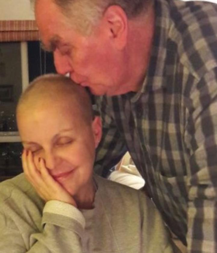 Bia encara a notícia do câncer de mama com a família